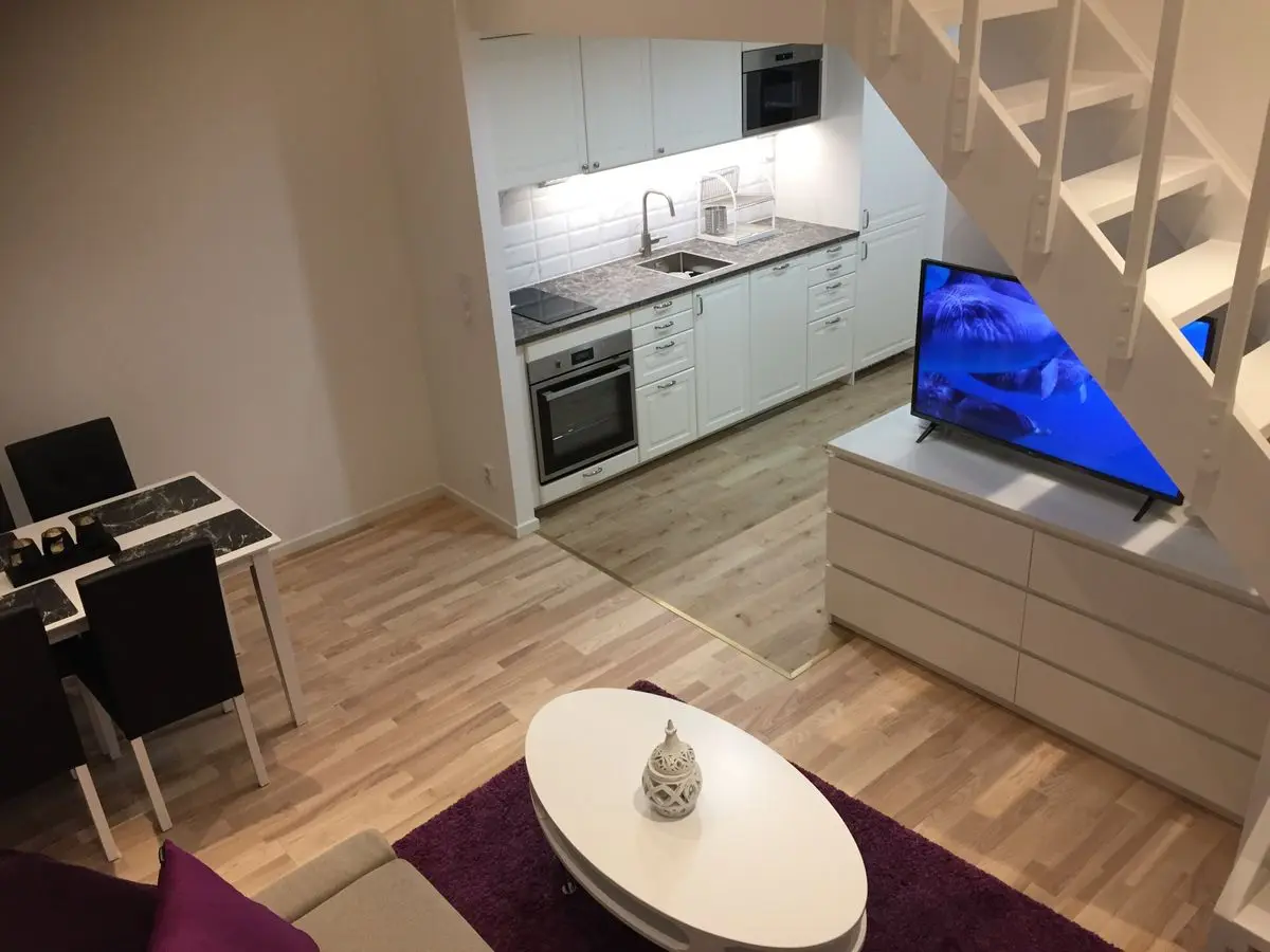 Holmgårdsvägen 10 A, Huddinge - bild 1
